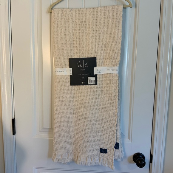 Vela Home Gray Throw Blanket - Picture 2 of 3